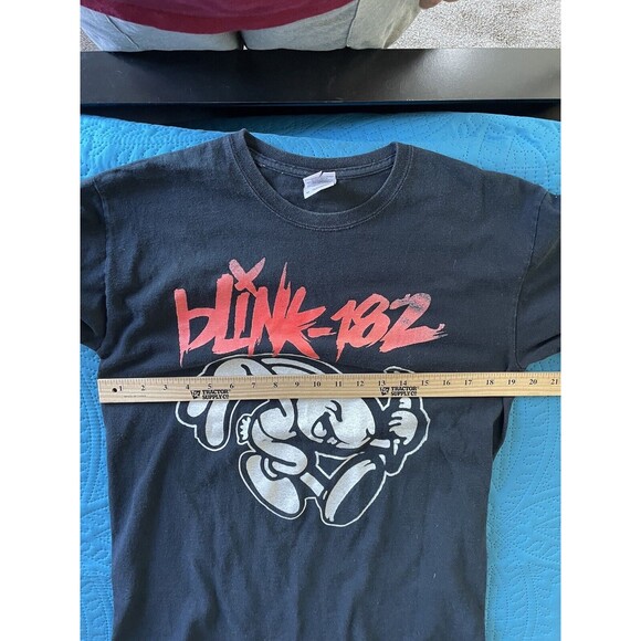 Blink 182 Neighborhood Tour 2011 Concert Tee Black Size Med Band Pink Rock - Picture 11 of 12